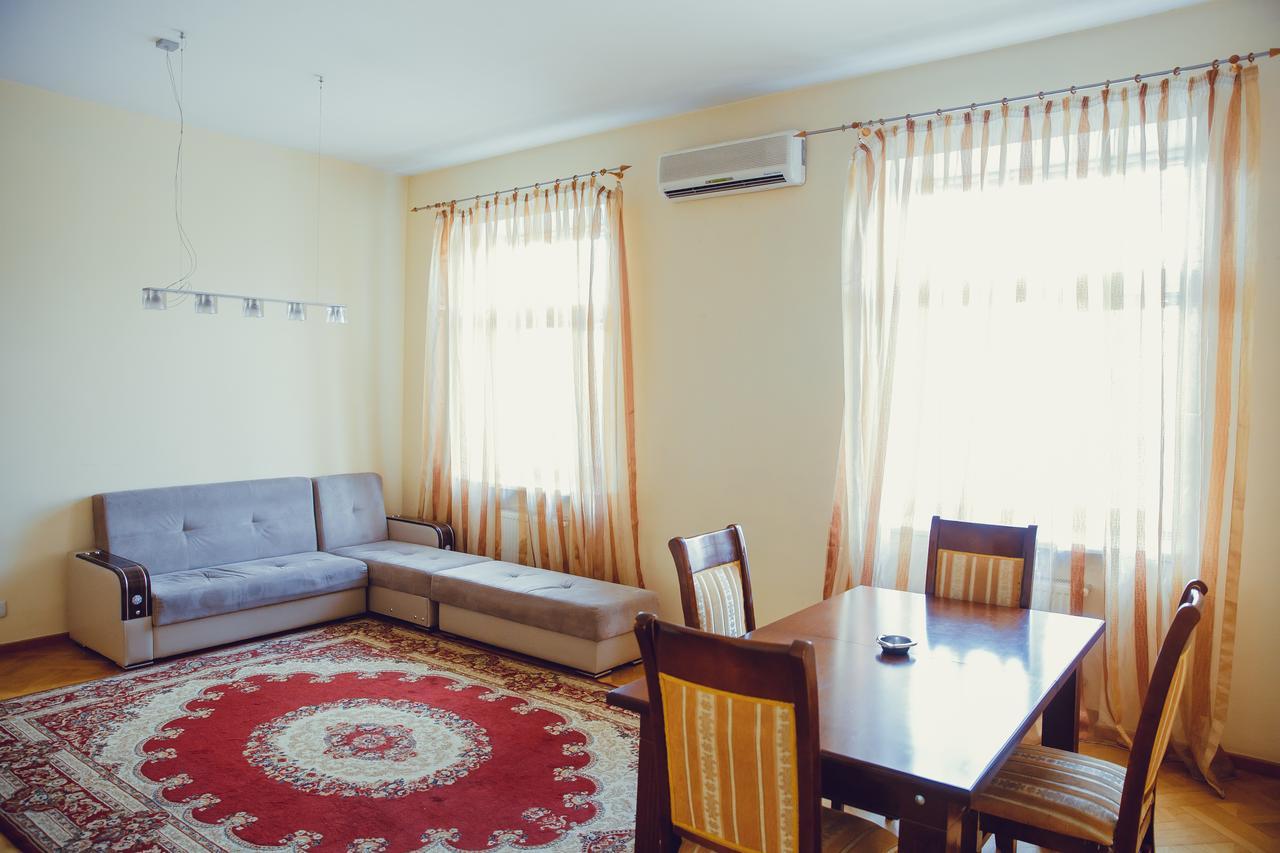 Clock Tower Apartment In Baku Kültér fotó